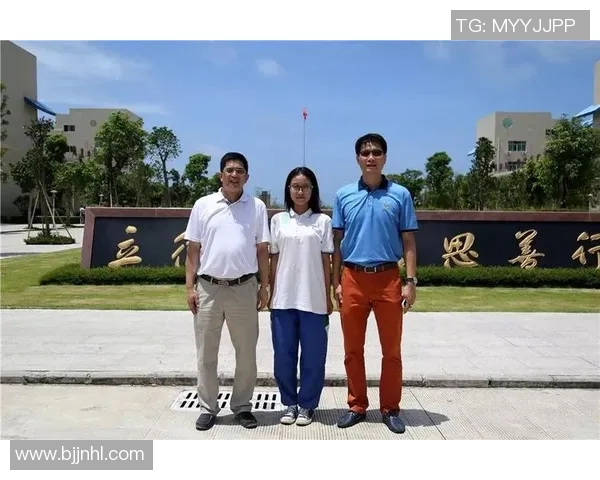 铁丝箍树下的足球明星梦与成长之路