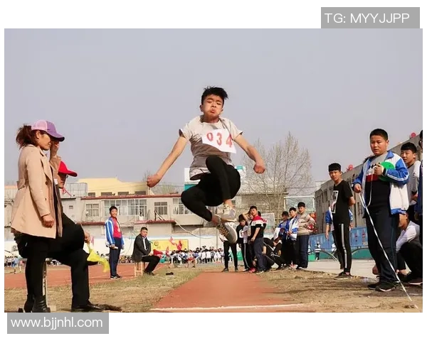 劲然绘制足球明星的激情与梦想展现球场风采的艺术之旅