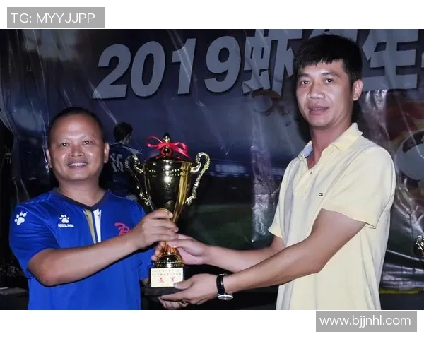 足球明星们的退休生活揭秘从绿茵场到宁静养老院的转变之路